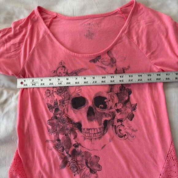 Pink and Black Skull and Roses Tee with Lace Edge - Picture 5 of 6